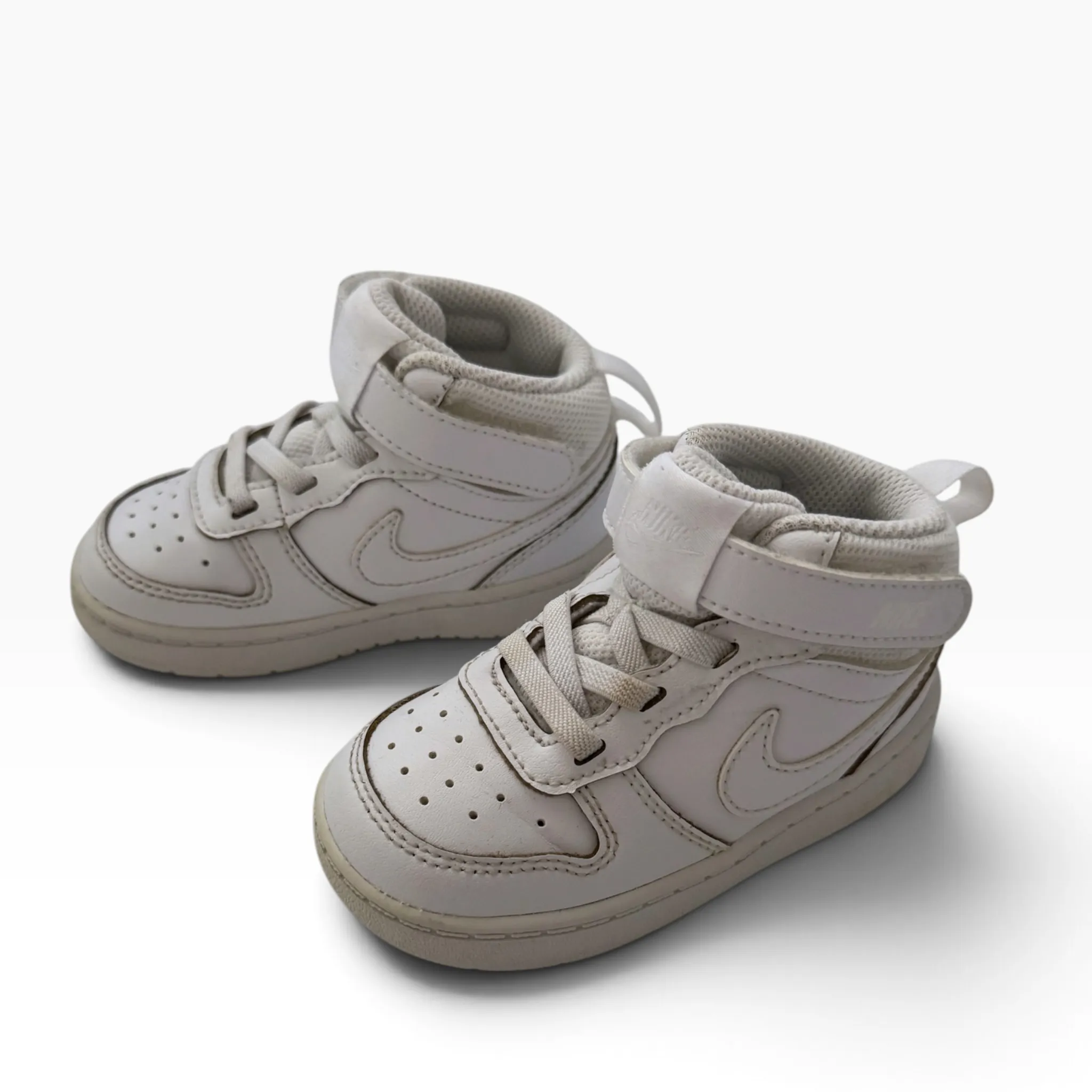 Bílé tenisky NIKE Court Borough Mid 2