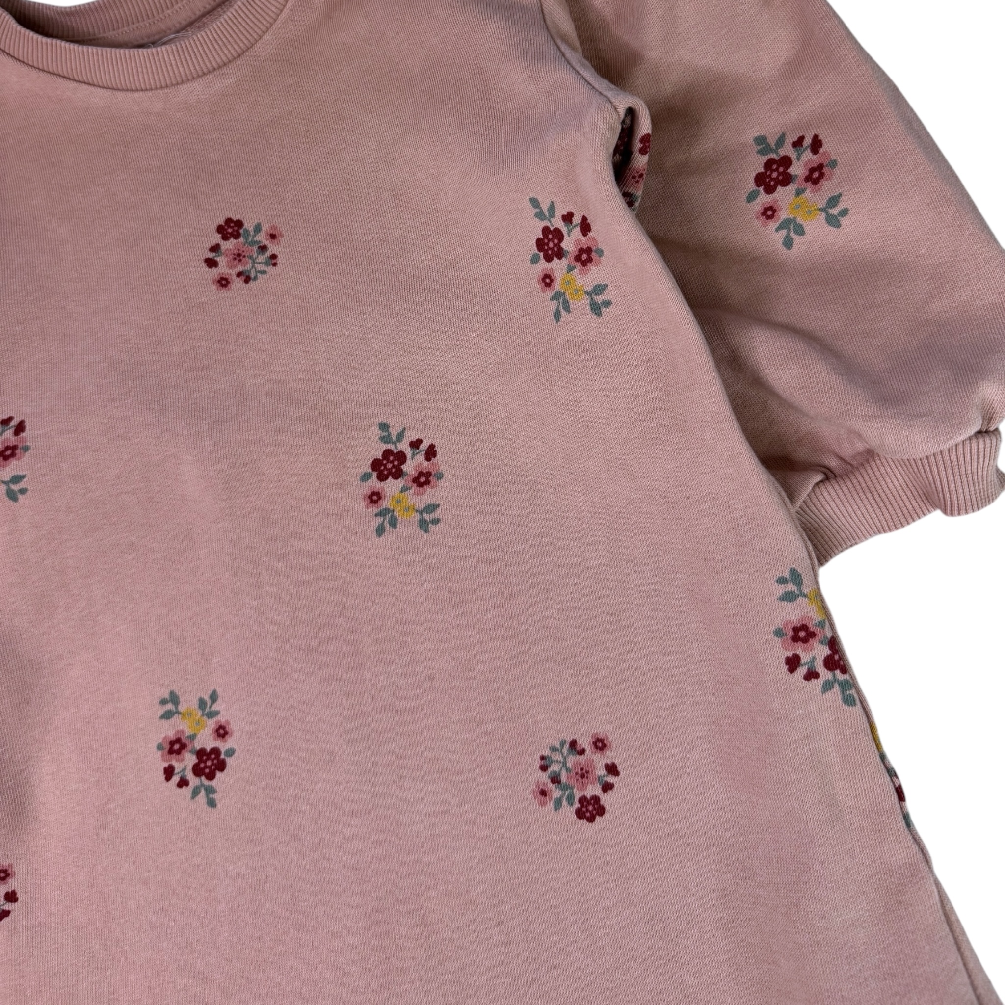 Rúžové teplákové šaty s květy H&M