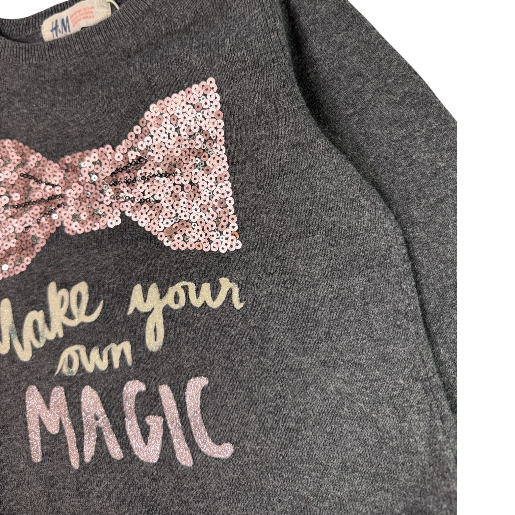 Šedý svetr s mašli z flitrů H&M