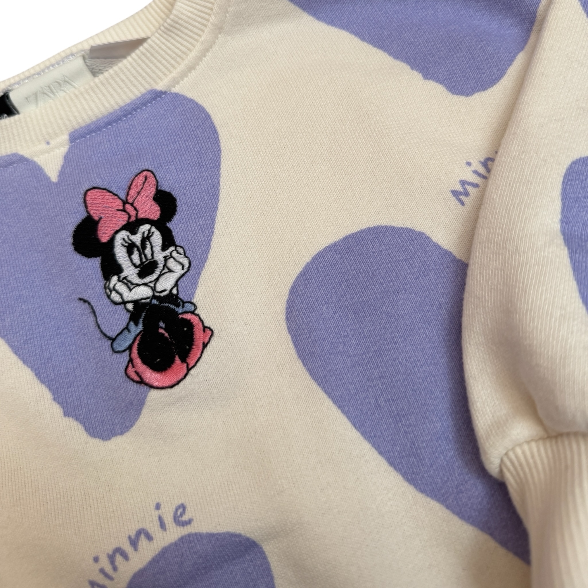 Smetanová mikina se srdíčky a Minnie ZARA
